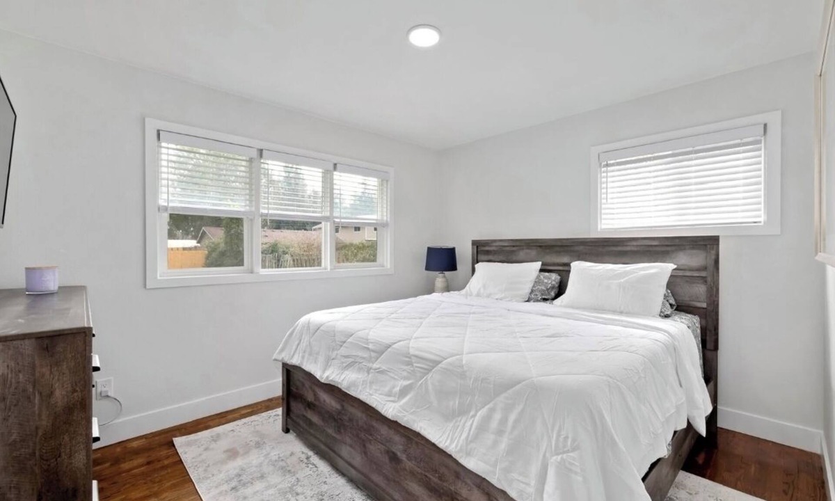Lacey House | Hidden Gem in Lacey!