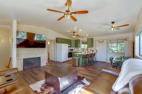 Meadow View Heights House | High Noon Hideaway: Zion Cabin w/Fire Pit!