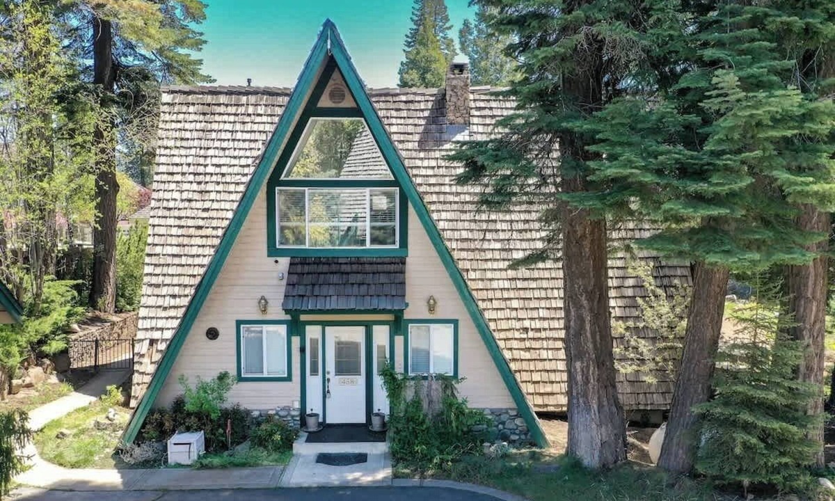 Peninsula Village Ski Chalet | Historic 4 sided A-frame - 300 steps to the Boat Slips and Lakefront