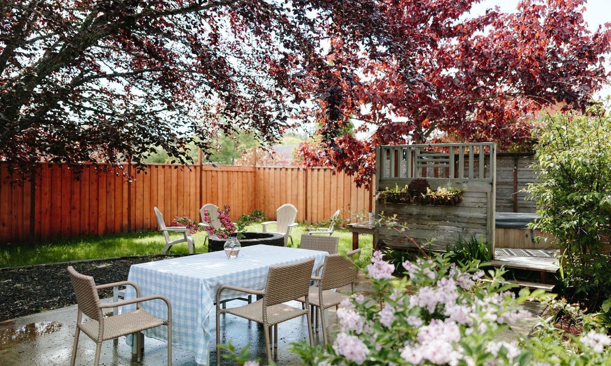 Seaview House | Historic 5 Bdrm Home w/Hot Tub Sleeps 10