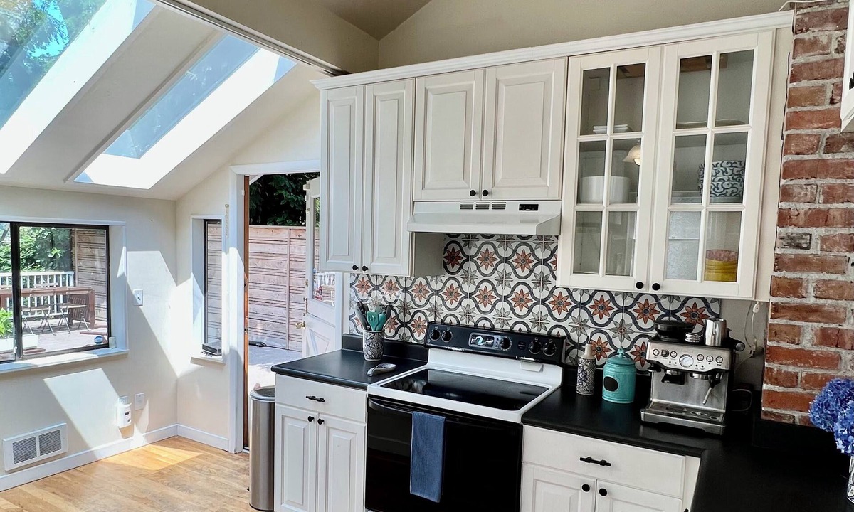 Mount Baker House | Historic Bungalow: Your Seattle Gateway - 5 min from beach!