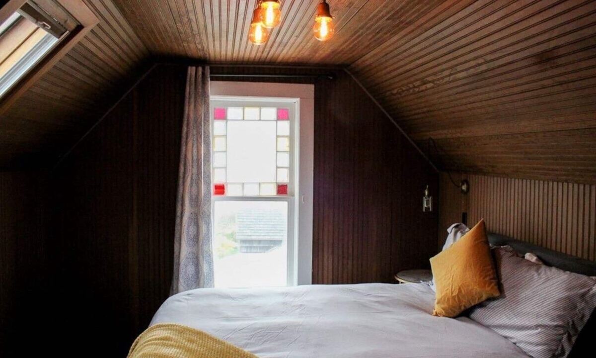 Seaview Hotel | Historic Queen Room | 0.2 Miles from Long Beach Peninsula | Free Parking