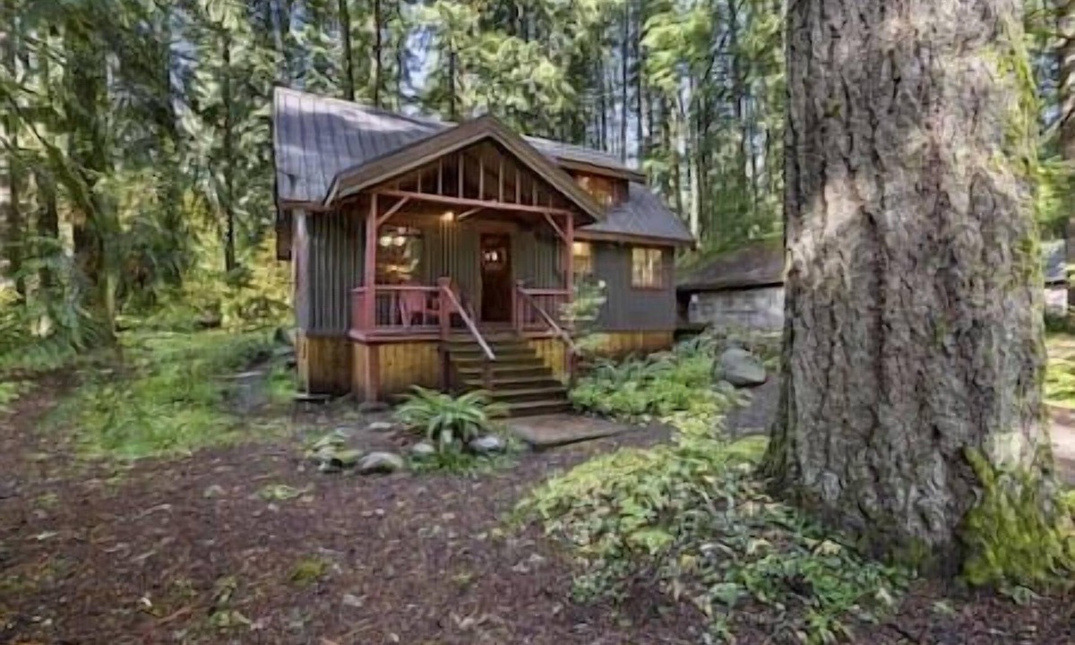 Brightwood Cabin | Historic Steiner log cabin on Mt Hood