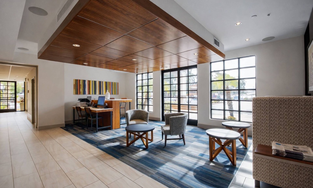 Scripps Ranch Hotel | Holiday Inn Express Mira Mesa-San Diego by IHG