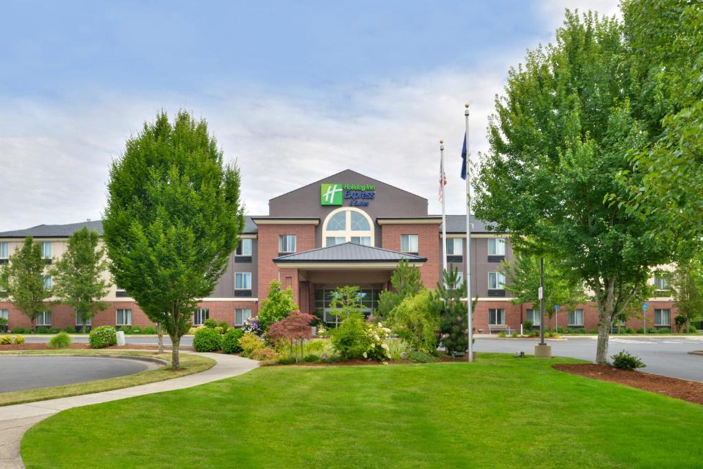 Albany Hotel | Holiday Inn Express & Suites Albany Oregon by IHG