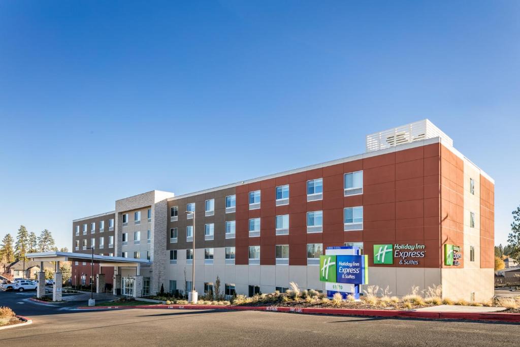 Southeast Bend Hotel | Holiday Inn Express & Suites - Bend South by IHG
