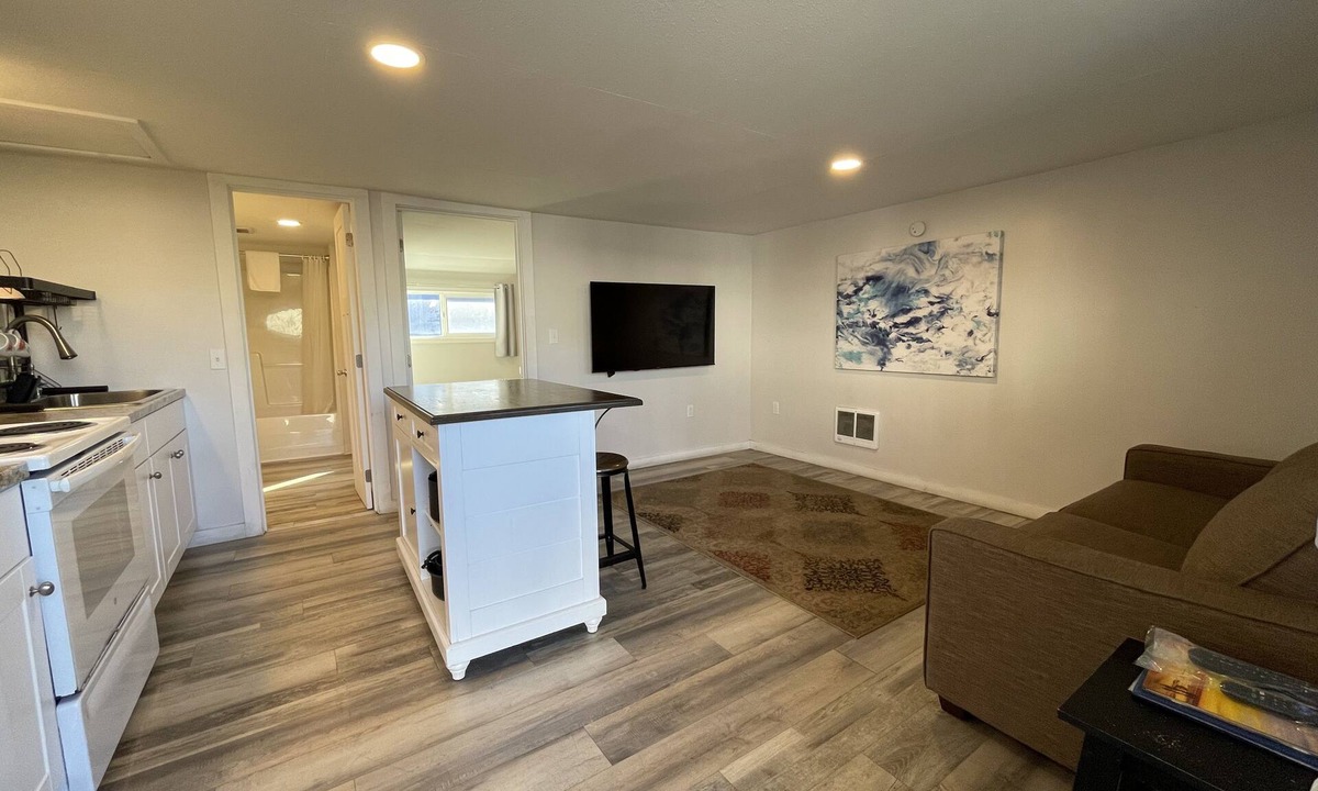 Westport Hotel | Holiday Motel