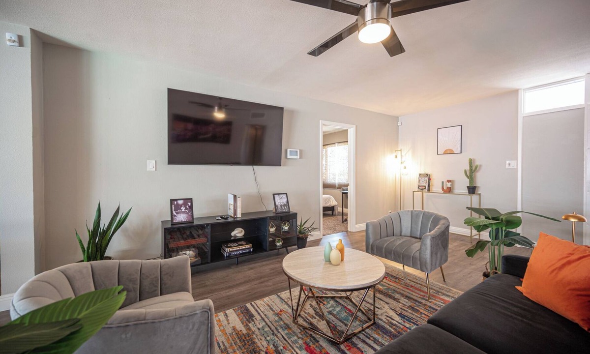 Las Vegas House | Home Away from Home - Modern 4BR w/Pool & Office