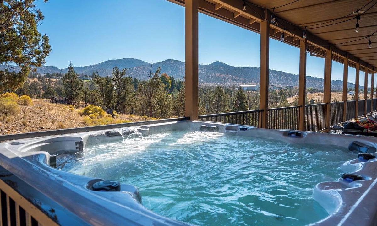 Powell Butte House | Home on 7 Acres w BBQ, Hot Tub