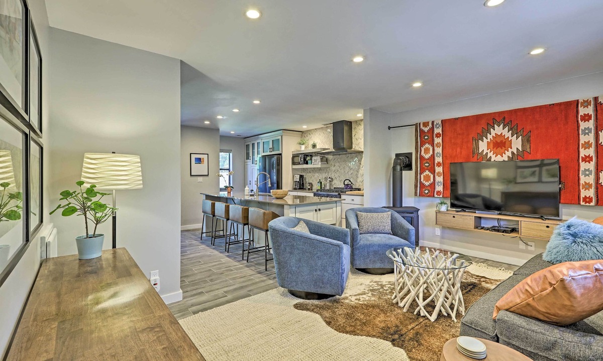Southside House | Home w/Hot Tub, Steps to Dtwn Flagstaff & NAU!
