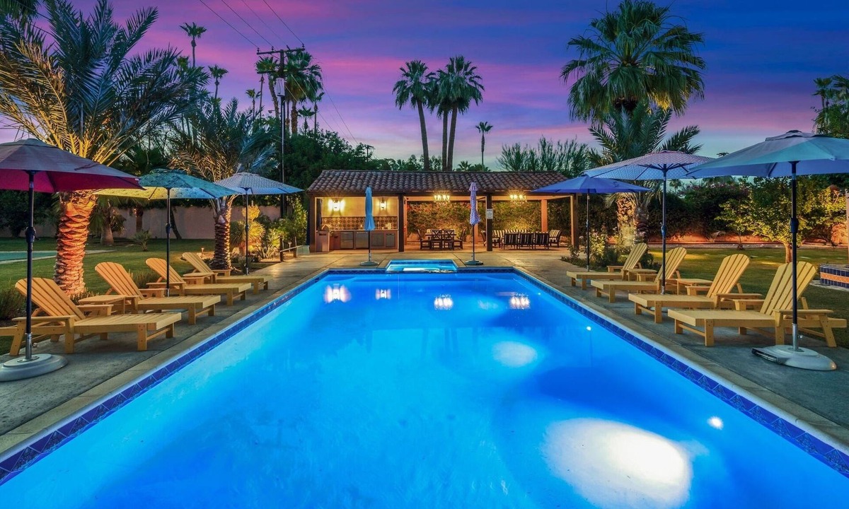 Old Las Palmas House | Home with Pool Table, and Saltwater Pool! Walk to Downtown!