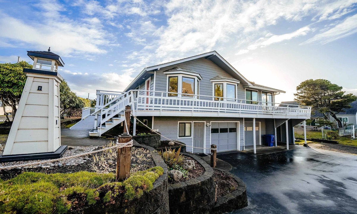 Lincoln Beach House | Homey dog friendly house with partial ocean views gas fireplaces and gas grill