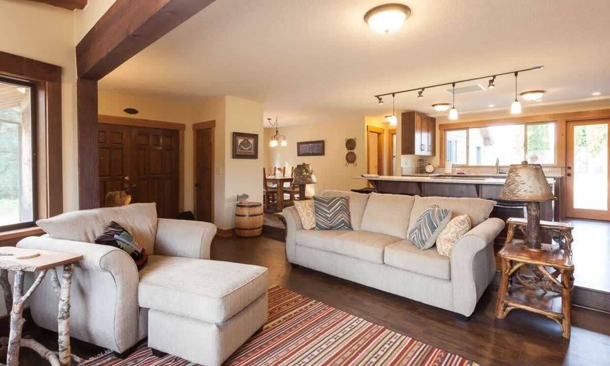 Parkdale Cabin | Hood View 30 Day Minimum