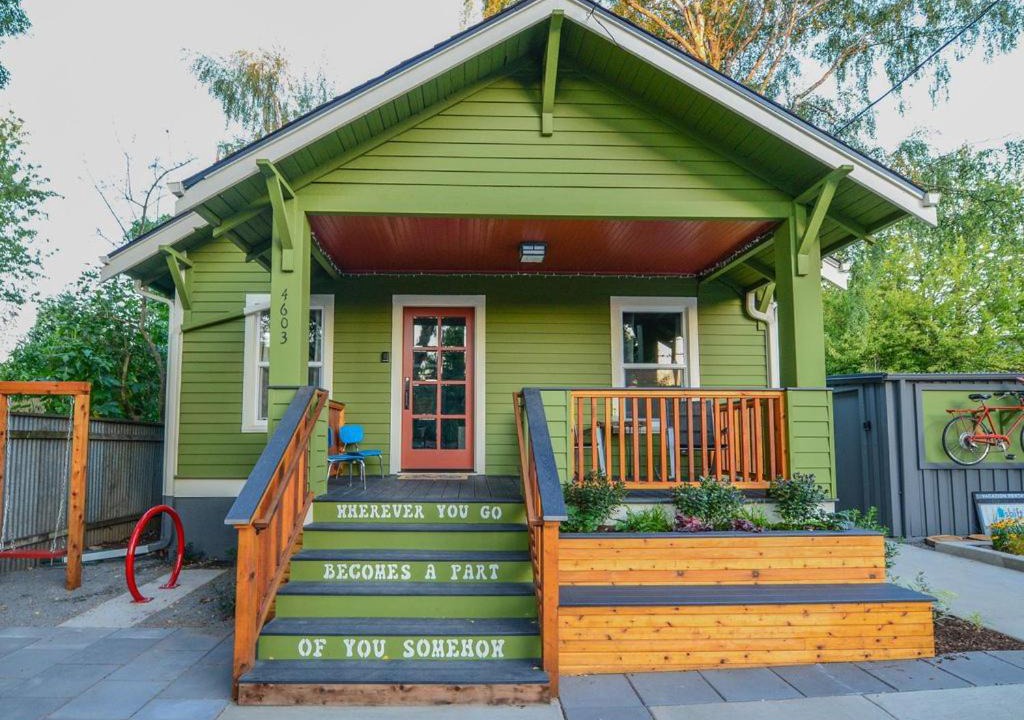 Mississippi District House | Hot & Chic Mississippi District -Fresh, Bright & Modern Bungalow