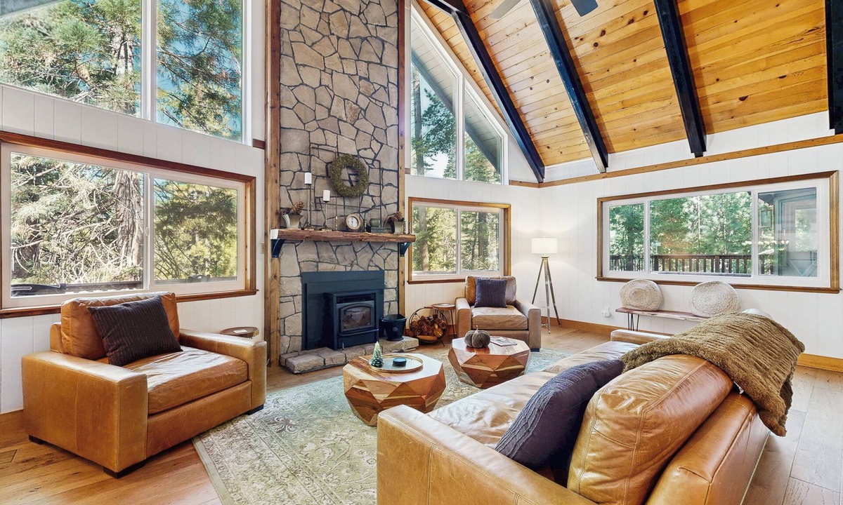 Arnold House | Hot Tub, Game Room & Home Gym: Serene Arnold Gem