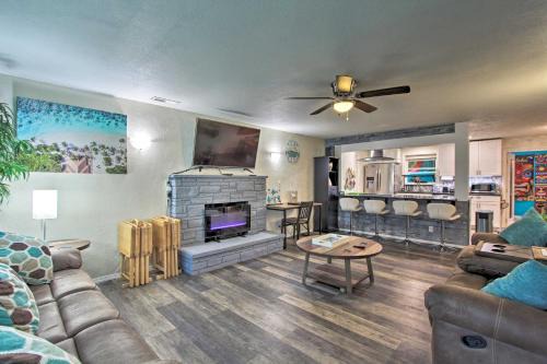Springfield House | Hot Tub & Theater Room: Tropical Springfield Home