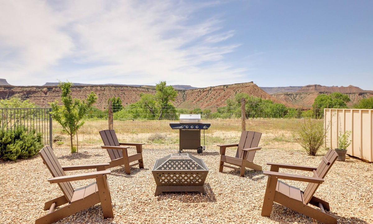 Virgin Cottage | Hot Tub & Views! Modern Home 15 Mi to Zion NP