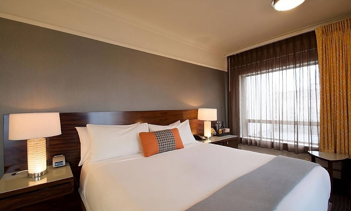 Downtown Portland Hotel | Hotel Lucia | Deluxe King | Kennerly Photos, Coffee Bar, Walk to River