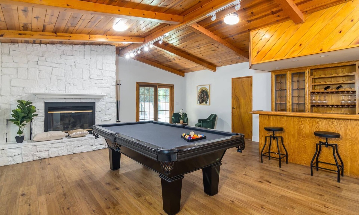 Valley Glen House | HOUSE IN PRIME LOCATION WITH HUGE POOL & SPA