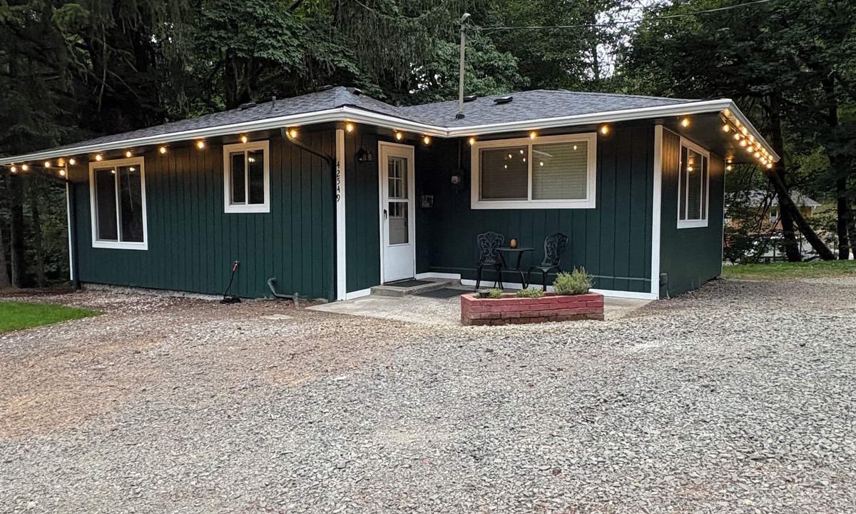 Seaside House | House in Seaside- Elsie’s Humble Haven Creekside view