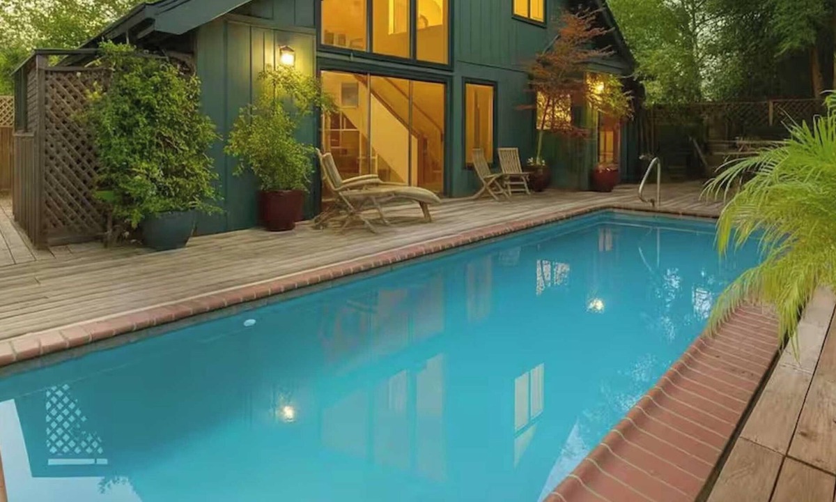 Sonoma House | House on Broadway Steps to Plaza + Pool