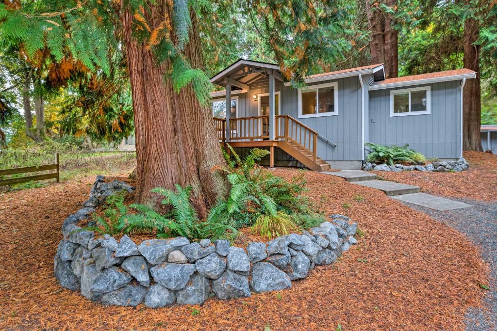 Clinton House | House w/Deck on Whidbey Island, 1 Mi from Shore!