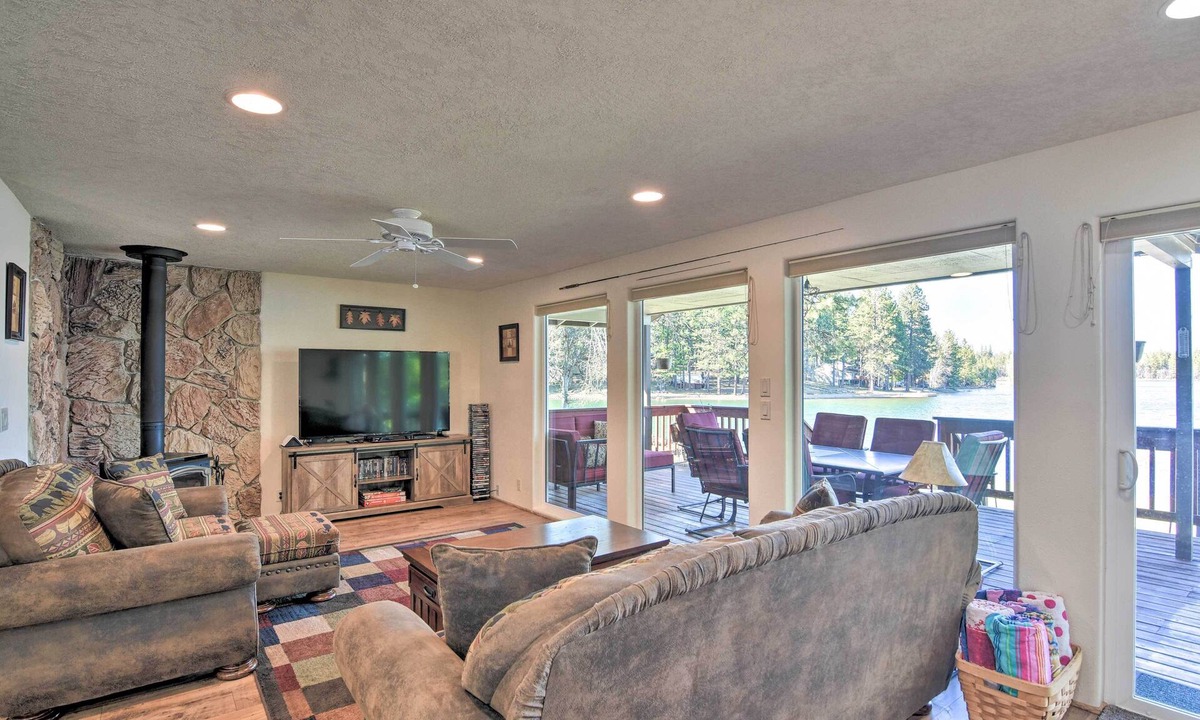 Wasco County House | House w/Private Deck on the Rock Creek Reservoir!