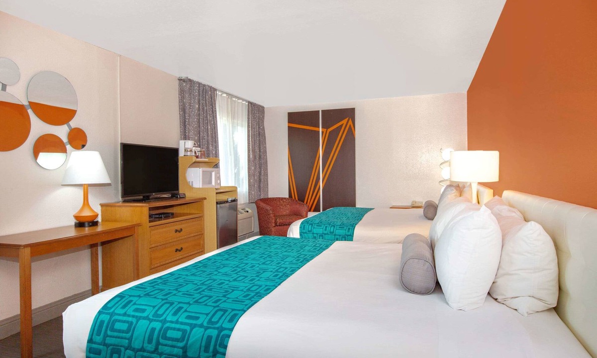 Southeast Salem Hotel | Howard Johnson by Wyndham Salem