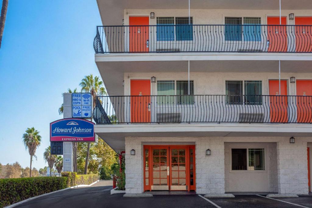 Mission Valley West Hotel | Howard Johnson by Wyndham San Diego Hotel Circle