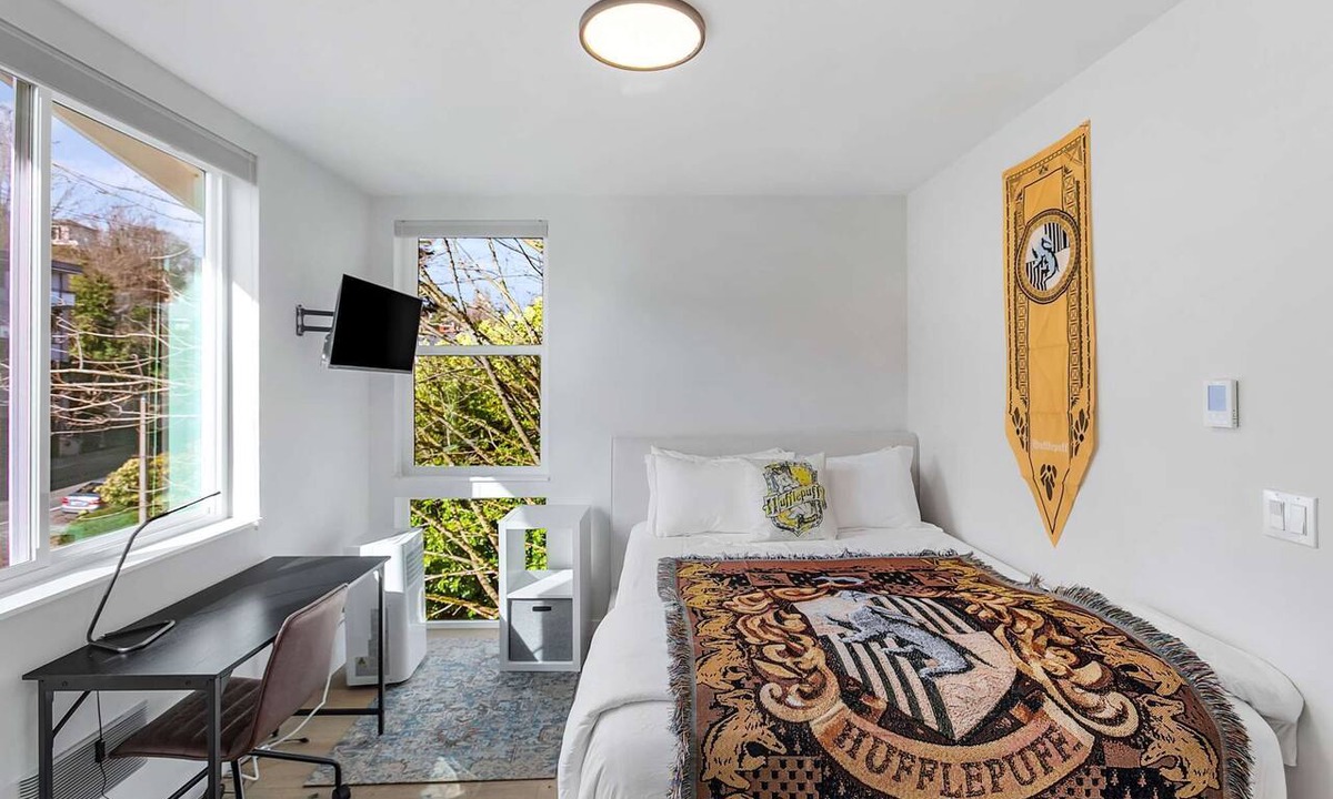 East Queen Anne Apartment | Hufflepuff, Scamander's Fantastic Sweet Suite
