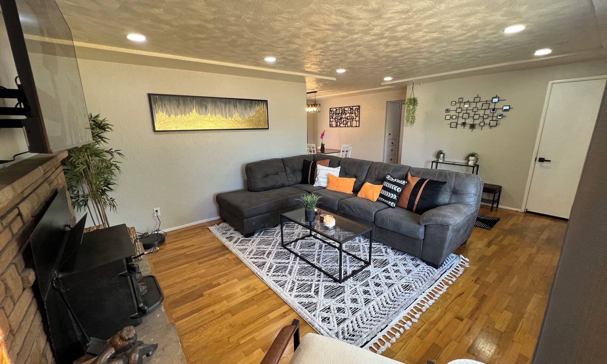Parkland Apartment | 💥HUGE, PRIVATE, 3 BEDROOM/1 BATH NEAR PLU & JBLM💥