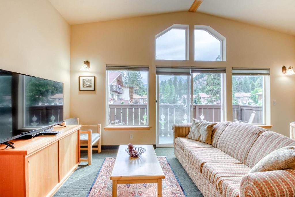 Downtown Leavenworth Apartment | Icicle Village Resort 507 & 508: Alpine Reflections