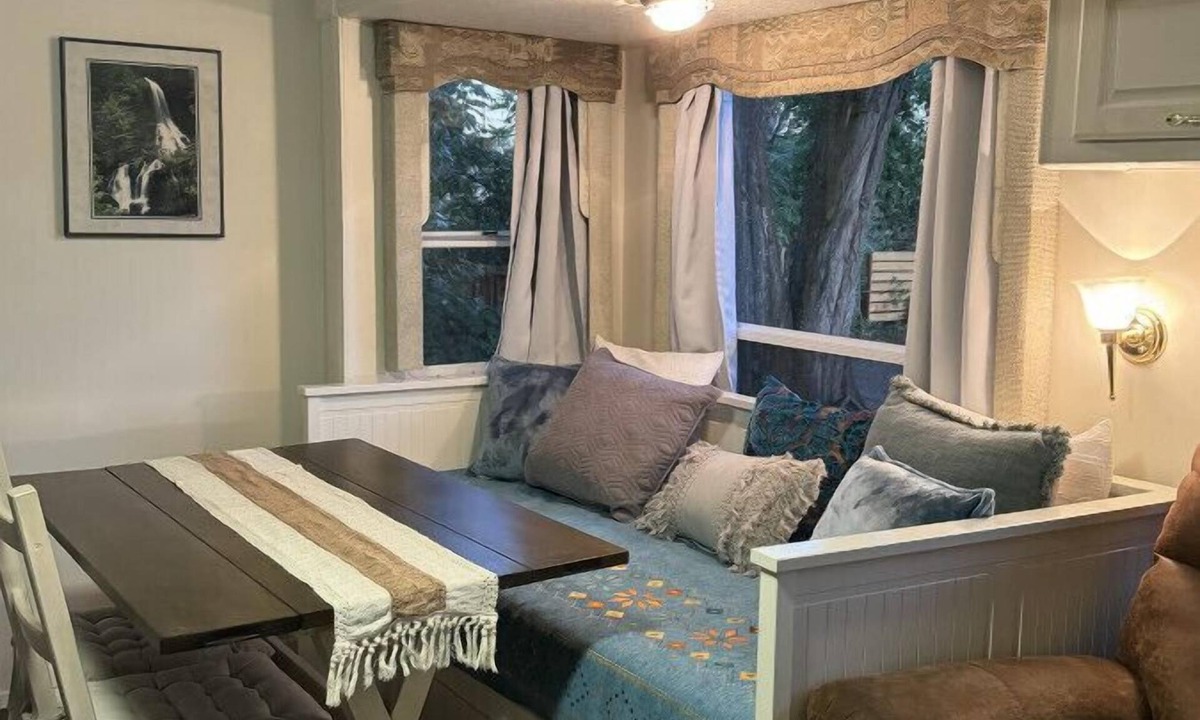 Southeast Salem House | Industrial Glamping Hideaway by Downtown