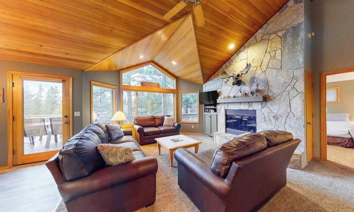 Deer Park House | Inviting house with hot tub, game tables, bikes, & partial mountain view