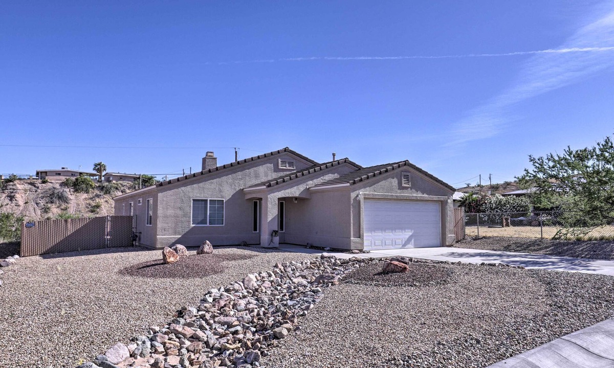 Bullhead City House | Inviting Retreat w/Patio < 1 Mi to Colorado River