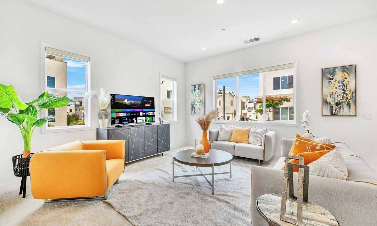 Irvine House | Irvine Sunshine Retreat on Sawbuck #42603