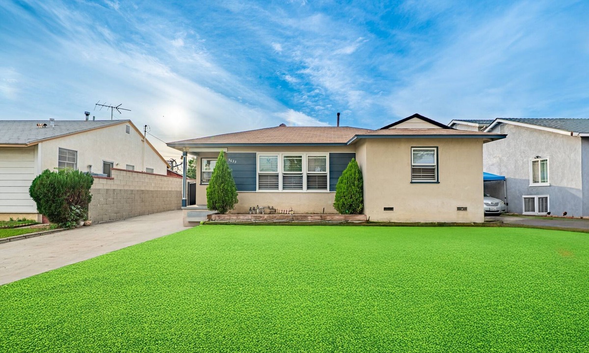 Mayflower Village House | Jie’s Urban Escape 3b2b Single house with yard