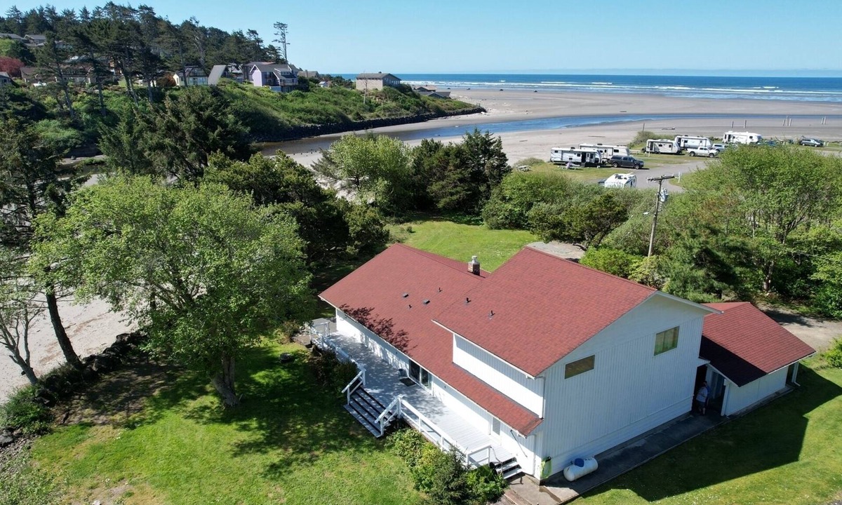 Pacific Beach House | Joe Creek Inn- Unique Home