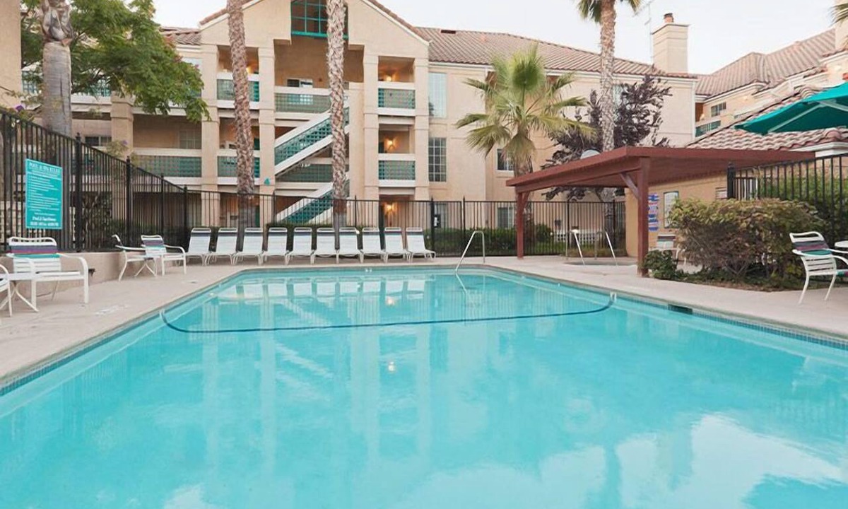 San Bruno Hotel | Just What You Were Looking For! Free Breakfast, Onsite Pool, Parking