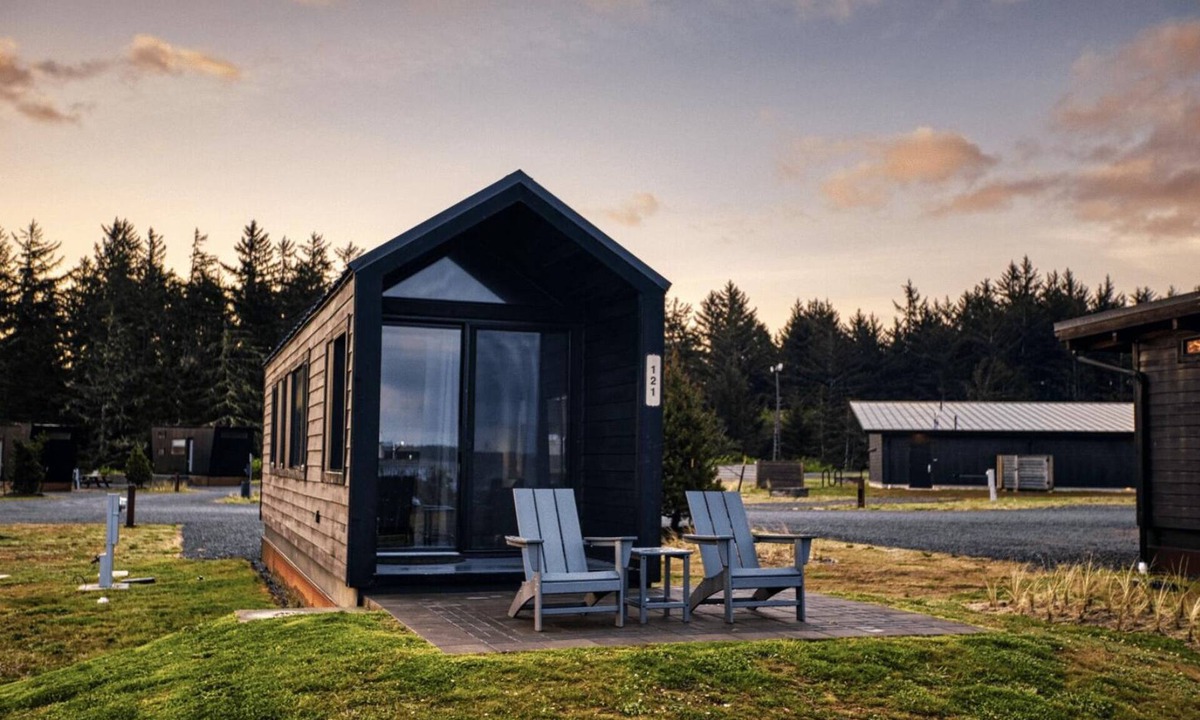 Coos Bay Cabin | Kamp Haus - Our Kamp Haus cabins are well appointed and cozy within an efficient layout designed for up to 2 guests to stay in comfort.
