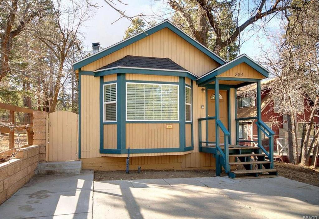 Big Bear Lake House | Karin's Cottage - Close to Bear Mountain and Snow Summit