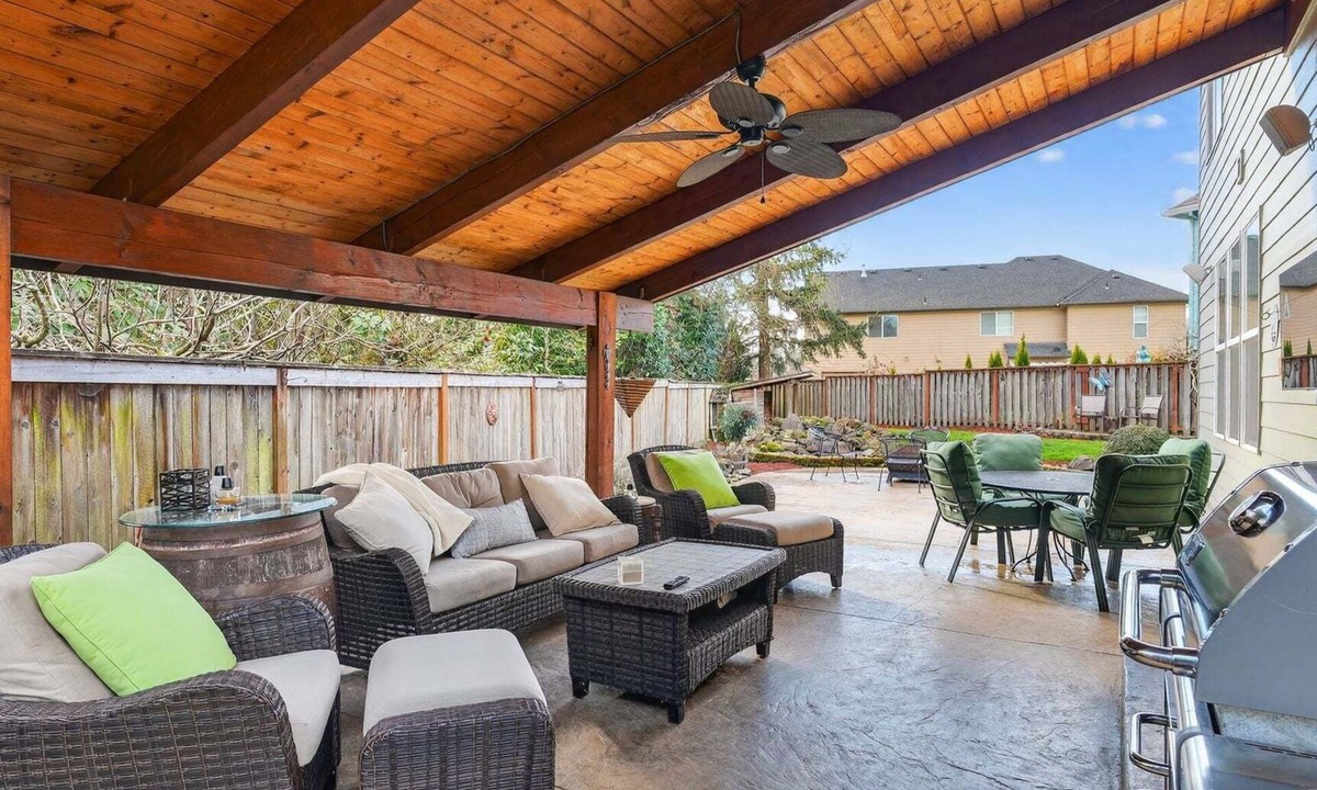 Keizer House | Keizer Retreat Firepit + Near Salem & Wineries
