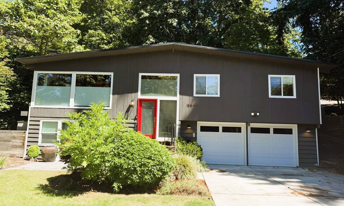Kenmore House | Kenmore Retreat: Parks, Trails & Easy City Access