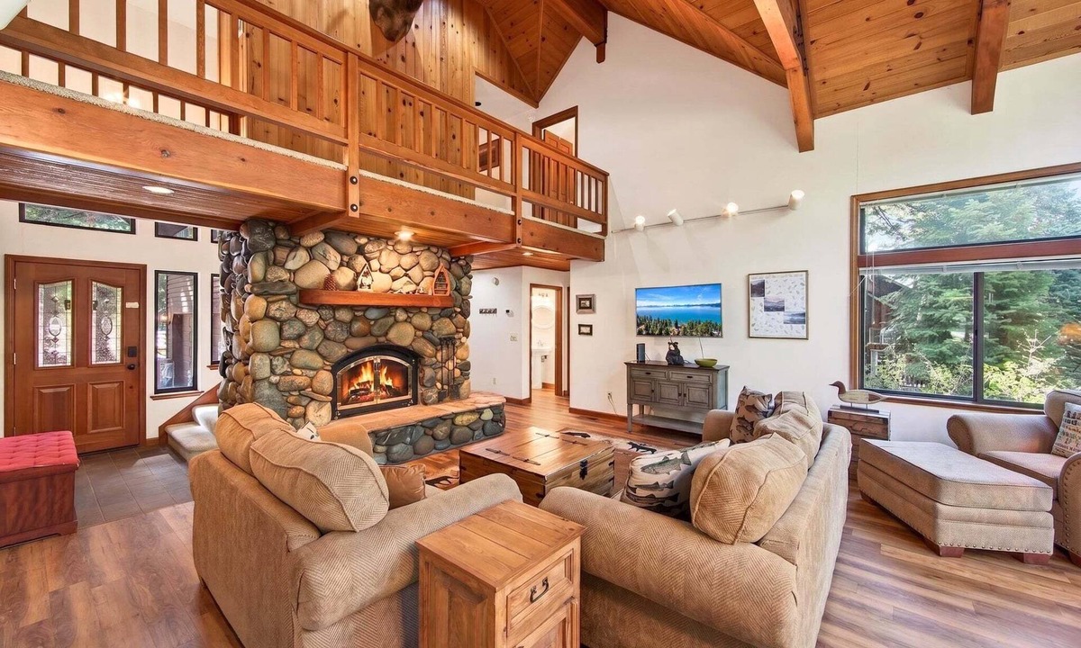 Ponderosa Palisades House | Keystone Lodge by Tahoe Getaways - 4BR near Downtown Truckee & Northstar!