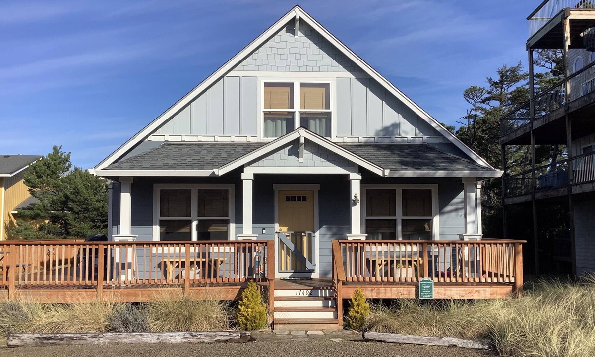 Rockaway Beach House | Kid Friendly, one house from oceanfront