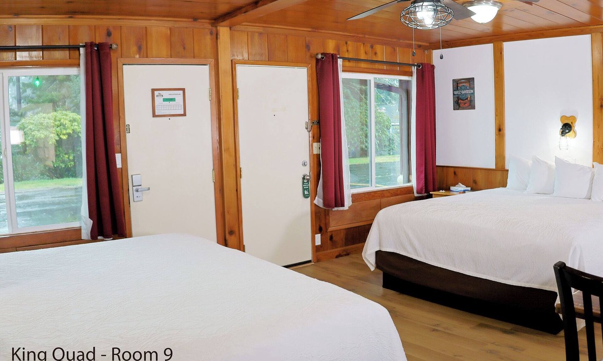 Florence Hotel | King Quad Rooms: Double King Beds & Rustic Woods Comfort for 5!