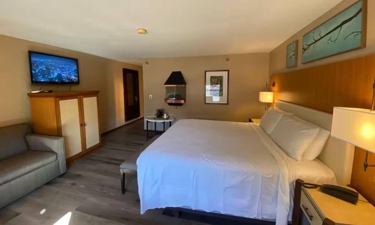 Mount Charleston Hotel | King Room at The Retreat on Charleston Peak w/Free Parking & Game Lounge!