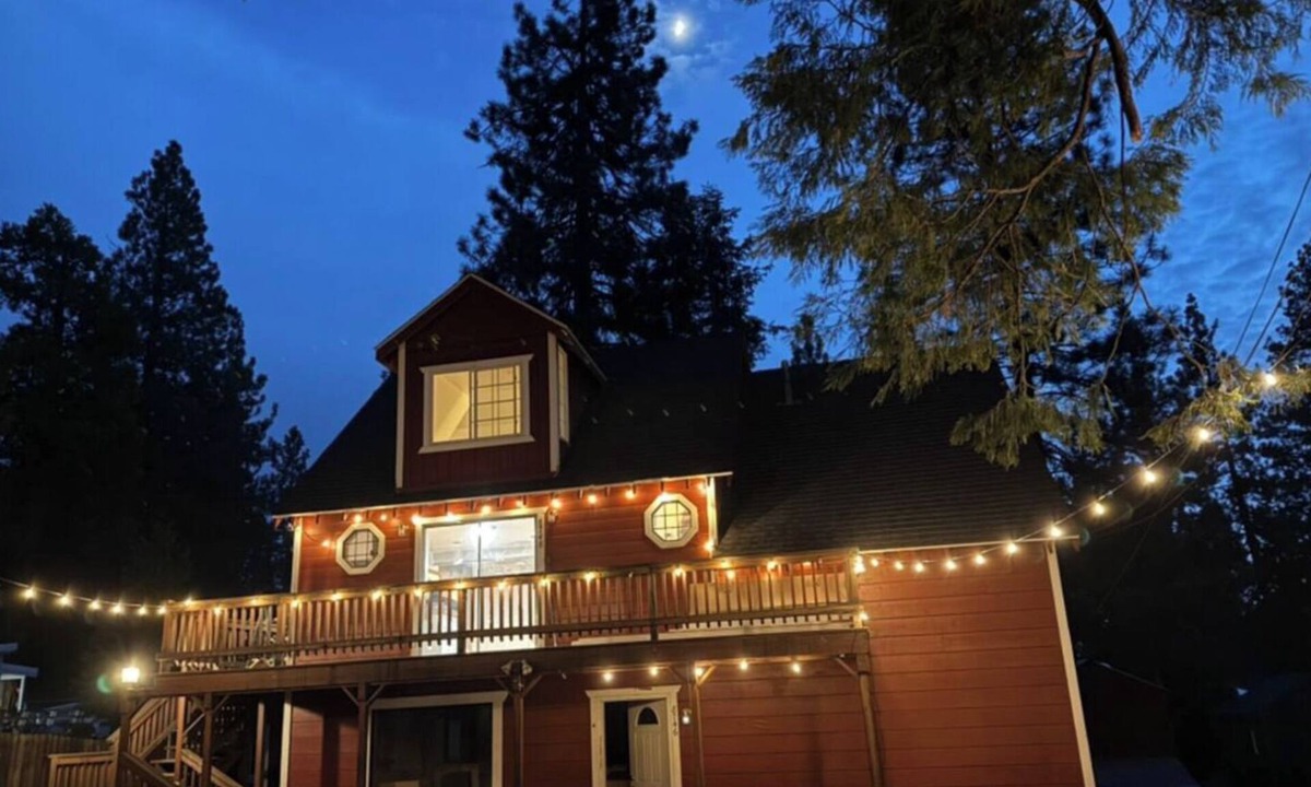 Kings Beach House | King's Cottage 2BR: Jacuzzi, Walk to Beach, Gourmet Coffee, close to Northstar