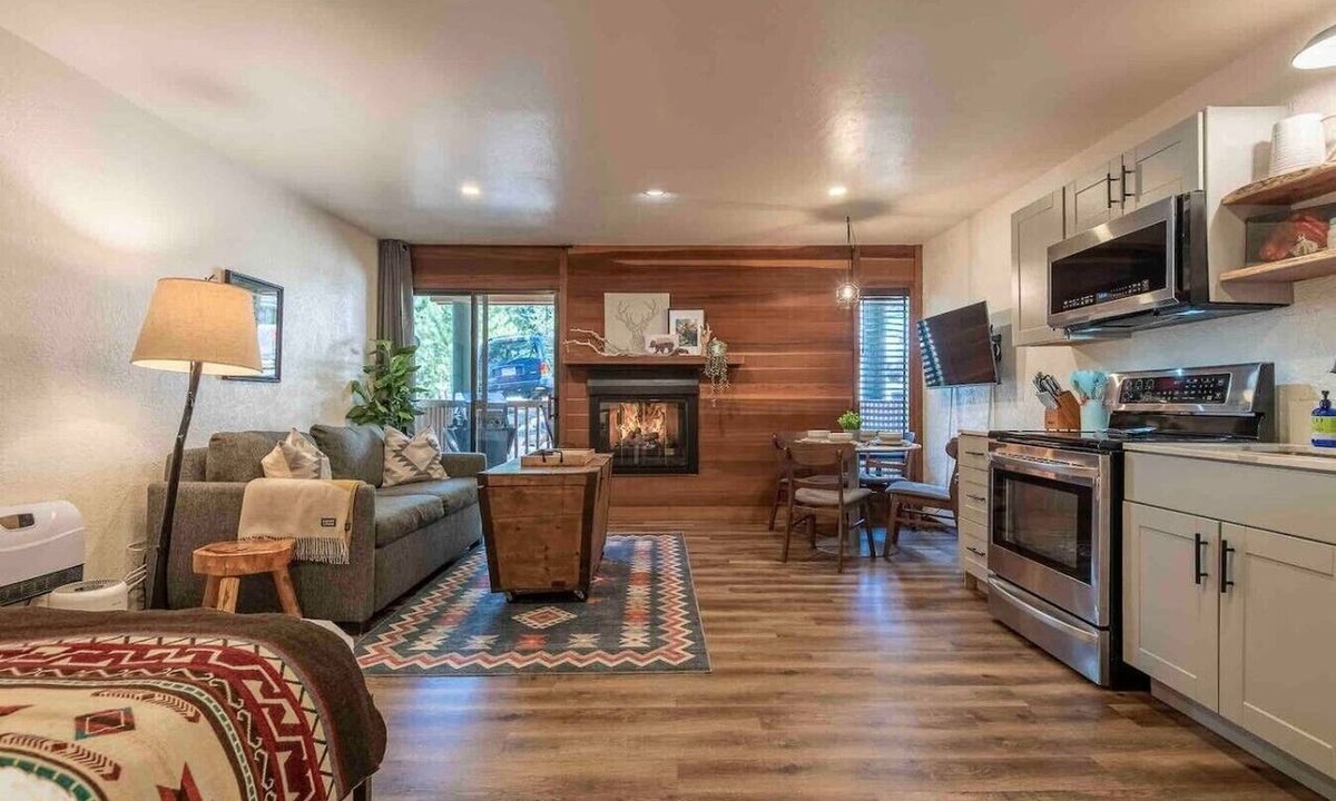 Kings Beach Condo | Kings Beach Studio Pool, Hot Tub, SUP, & Sauna Kings Beach & Northstar