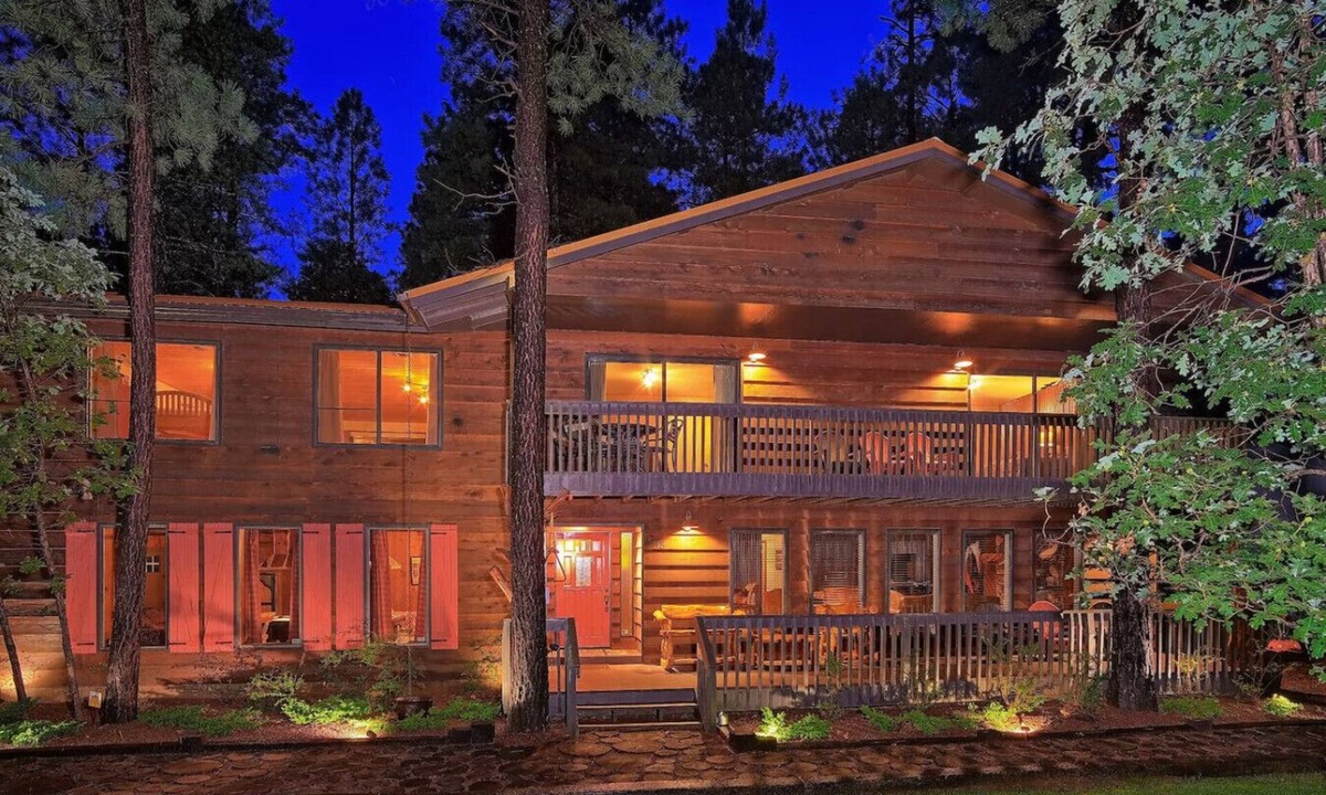 Pinetop Cabin | Kobey's Ski Lodge - Sleeps 33 - Theater Room - Game Room - Golf - Dogs Welcome